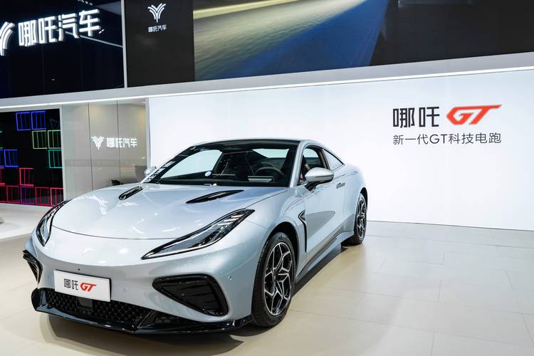 成都新都区迅润翰企业管理咨询哪吒汽车在智能汽车领域的表现，领途汽车在新能源汽车市场中的影响力